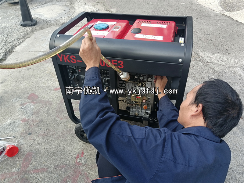 2023年11月24日，客戶到店自提8kw等功率柴油發(fā)電機(jī)組