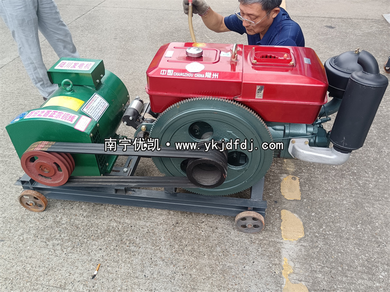 2024年5月16日，客戶到店自提一臺(tái)15KW單缸柴油發(fā)電機(jī)