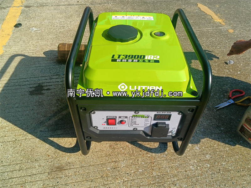 2024年10月11日，客戶到店自提3KW汽油變頻發(fā)電機(jī)
