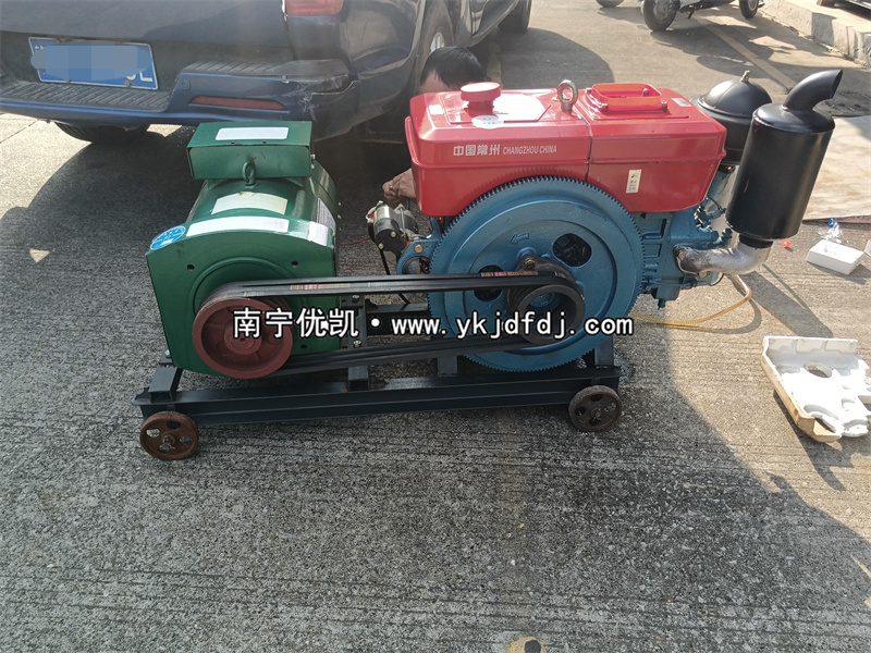 2024年10月21日，客戶到店自提20KW單缸柴油發(fā)電機(jī)組