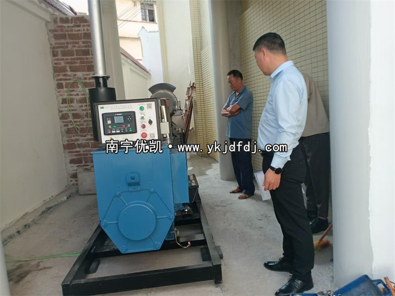 2024年10月30日，容縣項目200kw柴油發(fā)電機(jī)組到貨安裝調(diào)試