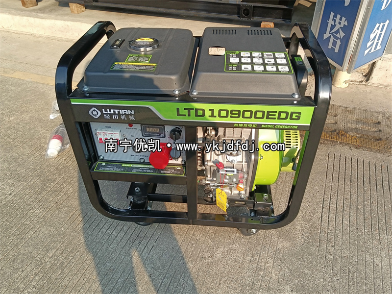 2025年1月20日，客戶到店自提并試機8KW柴油發(fā)電機組