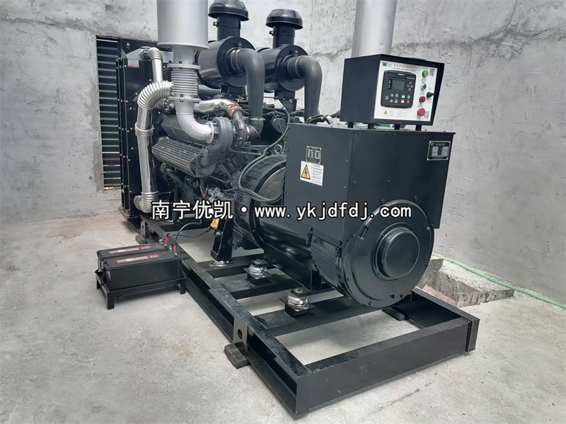 2025年7月6日，欽州項目600KW上柴發(fā)電機組安裝調(diào)試完成并通過驗收